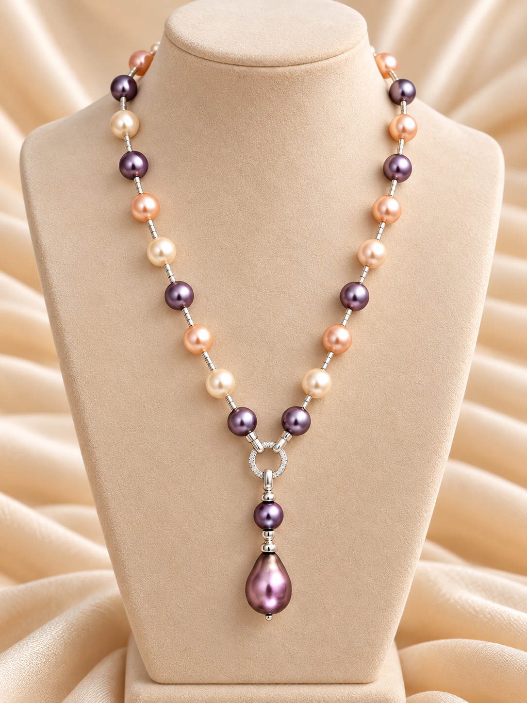 Gealach Pearl Necklace