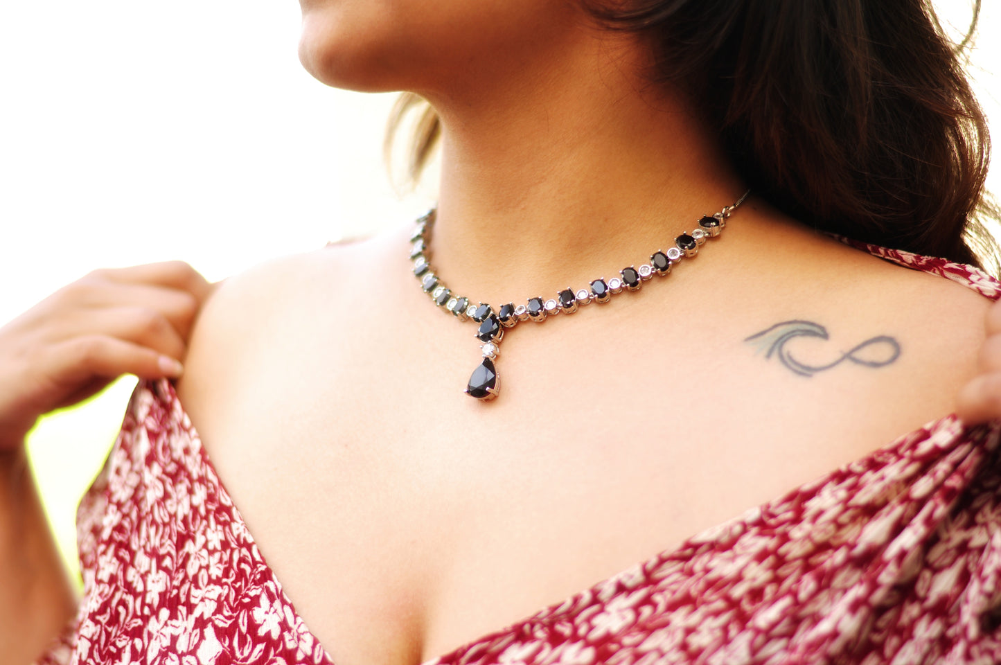 Elegant black gemstone necklace with drop pendant, perfect for formal or casual occasions.