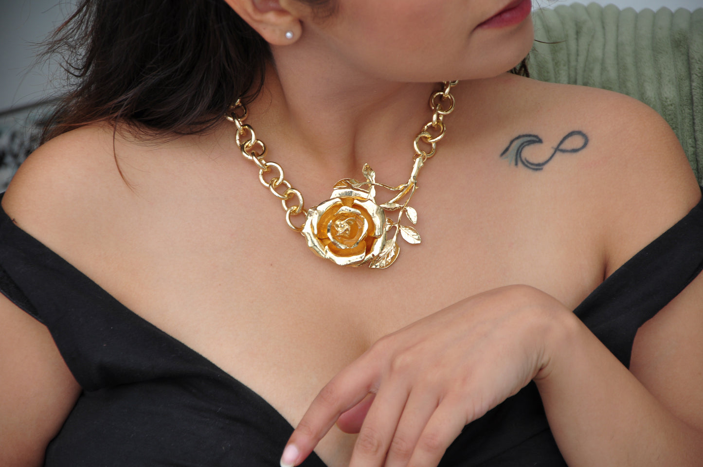 Elegant gold flower statement necklace with a rose design and chain link for women.
