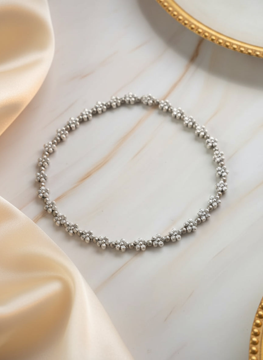 Elegant silver flower bead necklace perfect for any occasion, crafted from high-quality materials.