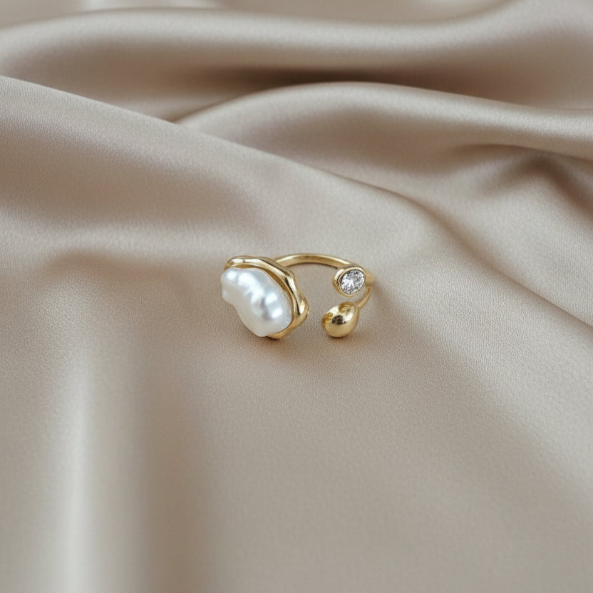Lumière Mother of Pearl Ring